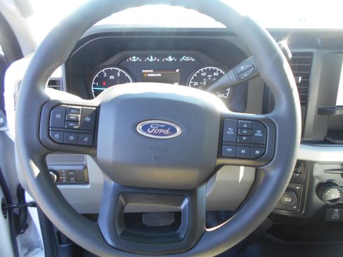 New 2025 Ford F550 4x4 Regular Cab Super Duty image 4