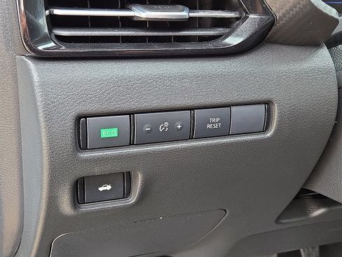 Used 2025 Nissan Sentra SR FWD image 25