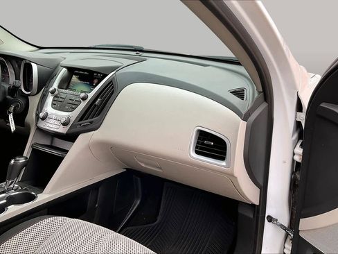 Used 2017 Chevrolet Equinox LT w/ Convenience Package FWD image 16