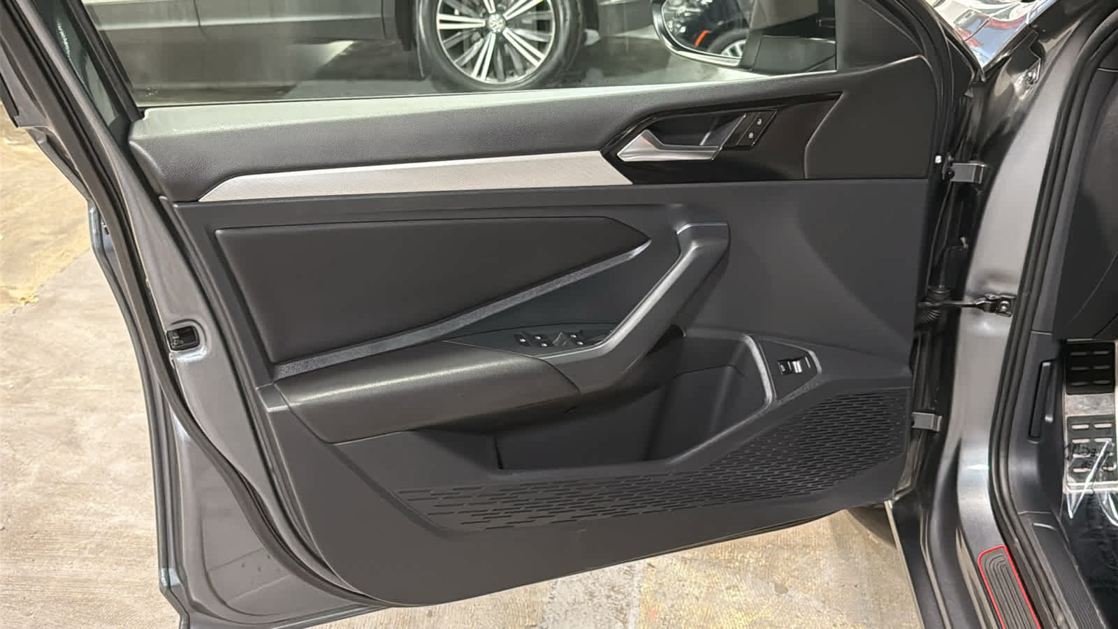 Used 2019 Volkswagen Jetta R-Line FWD image 9