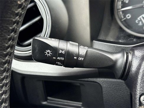 Used 2016 Toyota Tacoma TRD Sport image 27