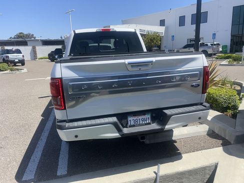 Used 2015 Ford F150 Platinum w/ Equipment Group 701A Luxury AWD/4WD image 13
