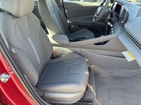 New 2026 Hyundai Elantra SE image 13