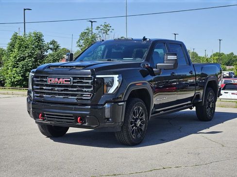 Used 2024 GMC Sierra 2500 AT4 w/ AT4 Premium Plus Package AWD/4WD image 2