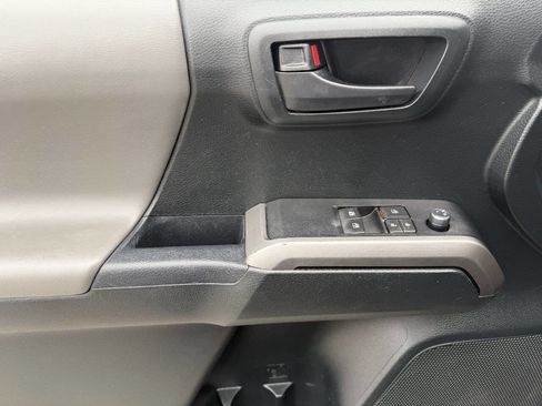 Used 2016 Toyota Tacoma SR5 w/ Exterior Package image 22