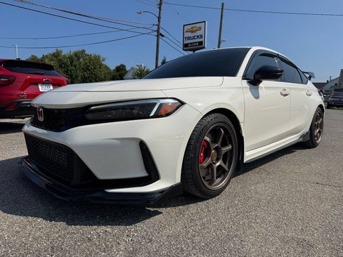 Used 2023 Honda Civic Type R image 2