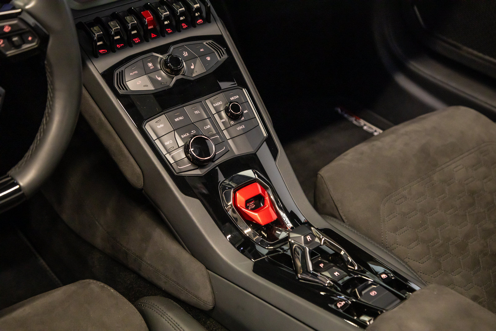Used 2018 Lamborghini Huracan LP 580-2 RWD image 39