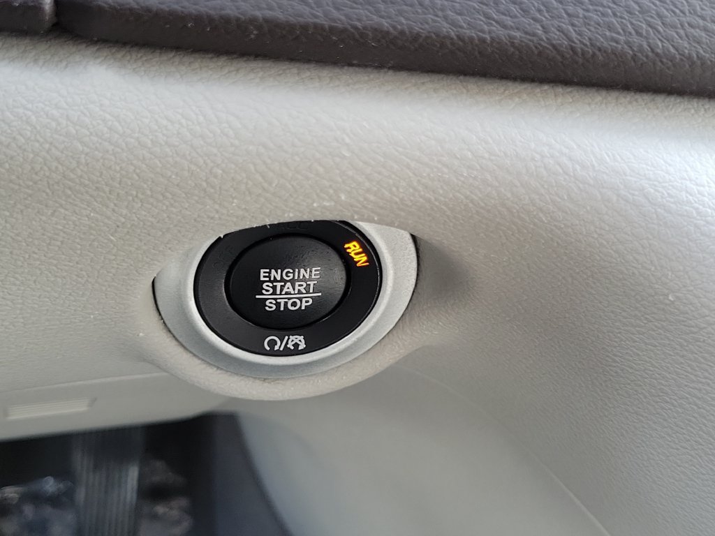 Used 2020 Chrysler Pacifica Touring-L w/ Advanced Safetytec Group FWD image 25
