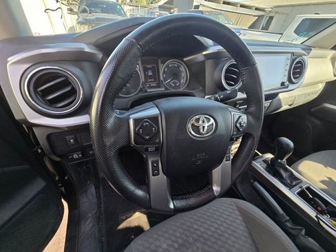 Used 2022 Toyota Tacoma SR5 image 10