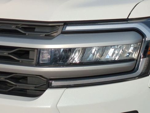 Used 2024 Ford Expedition XLT image 11