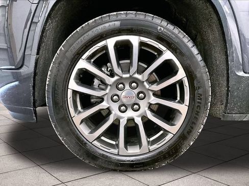 Used 2023 GMC Acadia Denali w/ Denali Technology Package AWD/4WD image 8