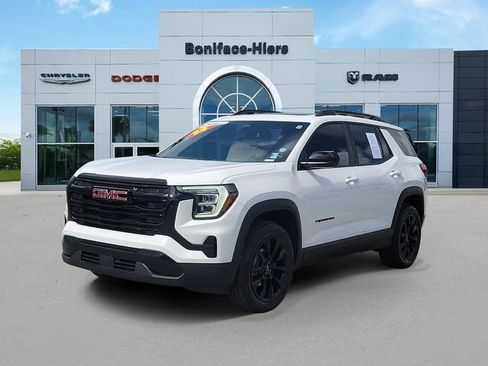 Used 2025 GMC Terrain Elevation w/ Elevation Premium Package AWD/4WD image 3