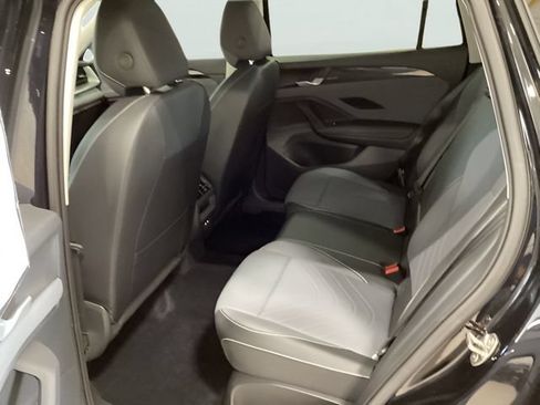 Certified 2025 Volkswagen Tiguan SE w/ Panoramic Sunroof Package AWD/4WD image 12