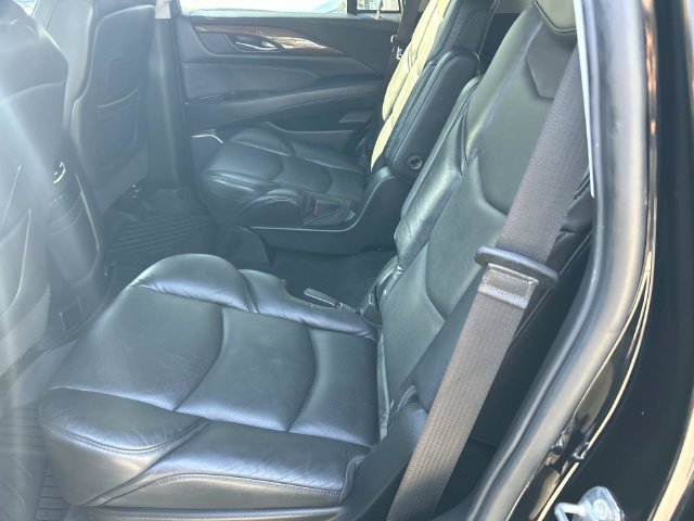 Used 2019 Cadillac Escalade Luxury w/ Escalade Sport Edition AWD/4WD image 22