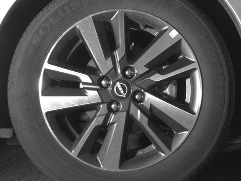 Used 2025 Nissan Versa SV FWD image 13