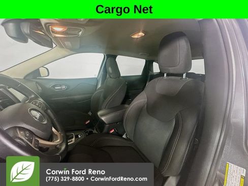 Used 2016 Jeep Cherokee Latitude w/ Comfort/Convenience Group AWD/4WD image 19