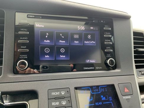 Used 2020 Toyota Sienna XLE FWD image 11