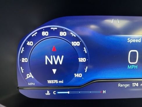 Used 2024 Chevrolet Suburban High Country image 13