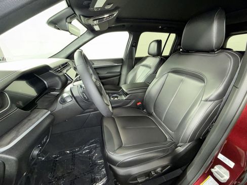 Used 2025 Jeep Grand Cherokee Limited image 13