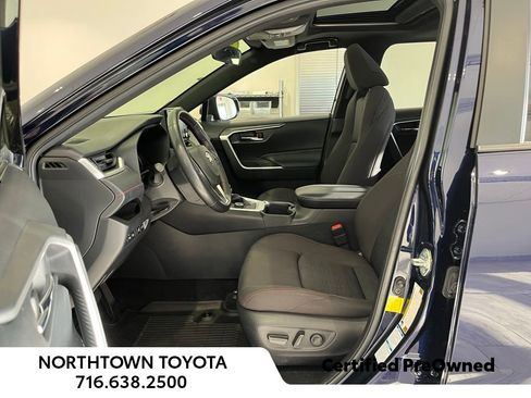 Used 2022 Toyota RAV4 SE image 6