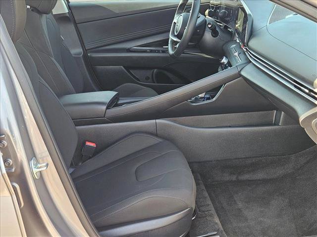 Used 2025 Hyundai Elantra SEL FWD image 23