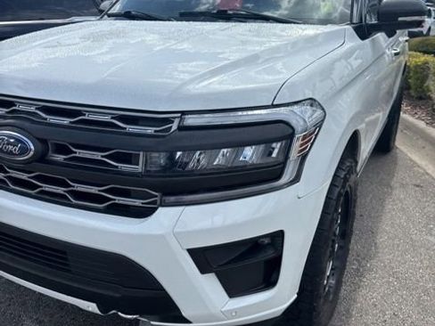 Certified 2023 Ford Expedition Platinum AWD/4WD image 3