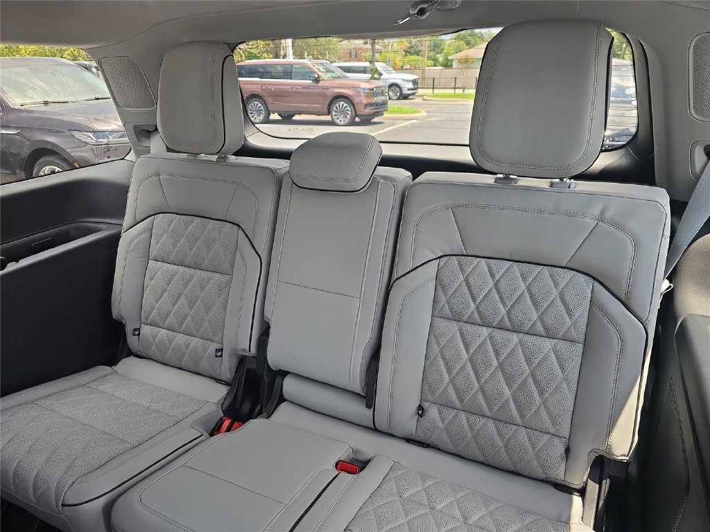 New 2027 Lincoln Navigator Black Label RWD image 11