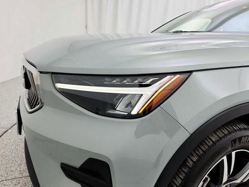 Certified 2025 Volvo XC40 B5 Core image 30