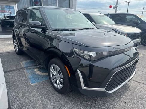 Certified 2023 Kia Soul LX FWD image 3