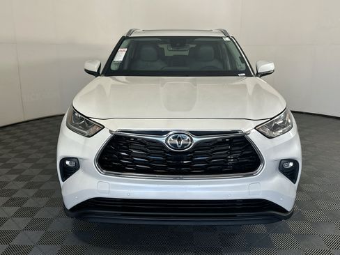 Used 2022 Toyota Highlander Limited FWD image 8