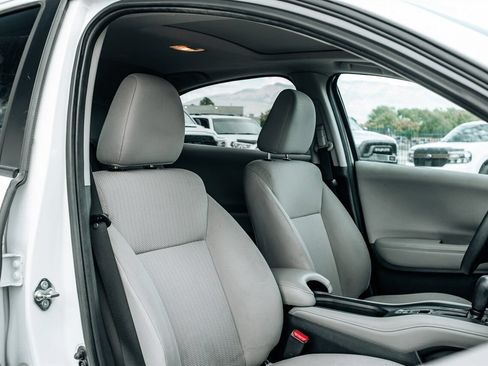 Used 2017 Honda HR-V EX image 49