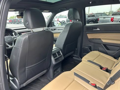 Used 2023 Volkswagen Atlas Cross Sport SEL R-Line AWD/4WD image 37