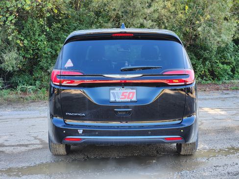 New 2026 Chrysler Pacifica Select FWD image 15