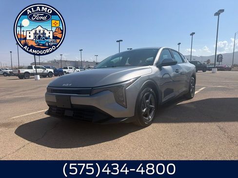 Used 2025 Kia K4 LXS FWD image 1