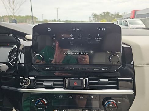 Used 2024 Nissan Pathfinder SL w/ SL Premium Package image 26