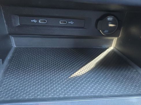 Used 2021 Volkswagen Tiguan S image 22