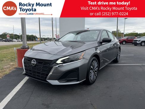 Used 2025 Nissan Altima 2.5 SV FWD image 3