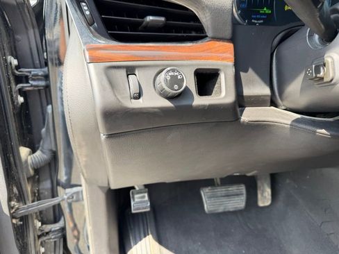 Used 2016 Cadillac Escalade 2WD image 18