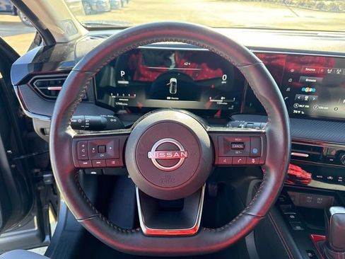 Used 2025 Nissan Kicks SR w/ SR Premium Package image 29