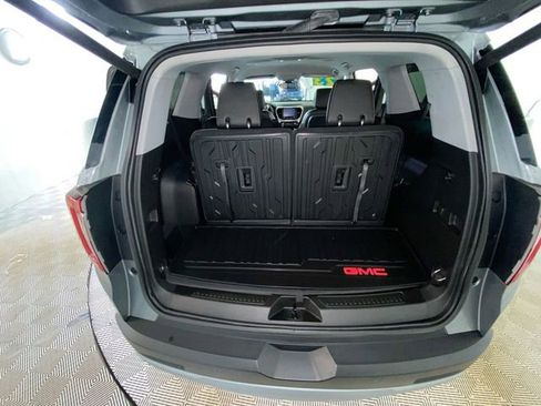 Used 2023 GMC Acadia SLT w/ LPO, Floor Liner Package FWD image 12
