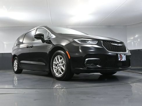 Used 2024 Chrysler Pacifica Touring-L FWD image 52