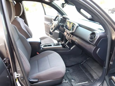 Used 2018 Toyota Tacoma TRD Sport RWD image 23