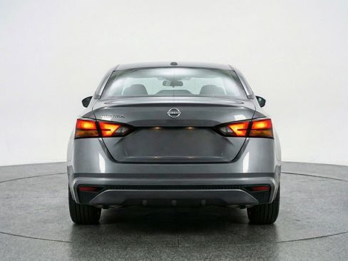 Used 2025 Nissan Altima 2.5 SV FWD image 7