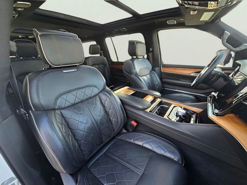 Used 2024 Jeep Grand Wagoneer L Series III image 4