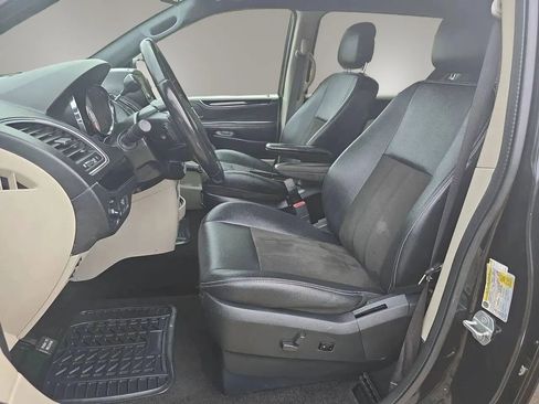 Used 2019 Dodge Grand Caravan SXT FWD image 12
