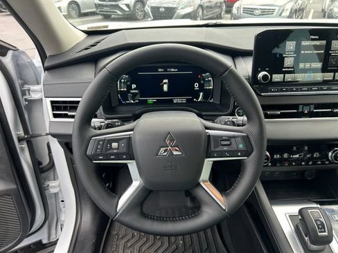 Used 2025 Mitsubishi Outlander 4WD Plug-In Hybrid image 21