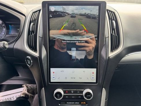 Used 2022 Ford Edge SEL image 17