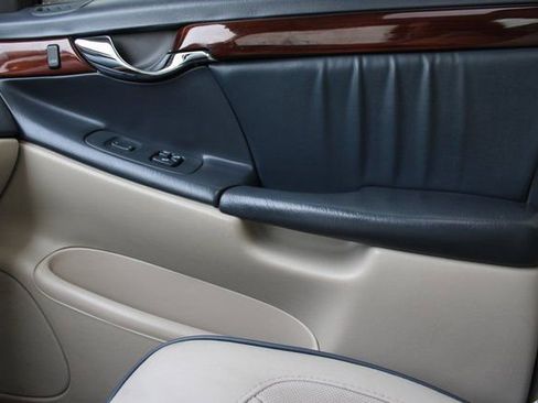 Used 2005 Cadillac De Ville w/ Limited Edition Package image 29