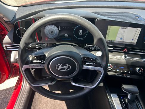 Certified 2024 Hyundai Elantra SEL FWD image 18