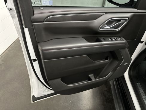 Used 2021 Chevrolet Tahoe RST w/ Luxury Package AWD/4WD image 21